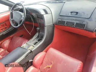 1990 Chevrolet Corvette z VIN 1G1YY3384L5108491, wystawiony jako Copart lot #80079124 z przebiegiem 133 543 mil mil oraz Czysty tytuł • Clean title. Historia ofert i sprzedaży dostępna na DreamBid. Obrazek 8.
