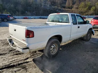 2003 GMC Sonoma SLS with VIN 1GTDT19X638262254, listed as a Copart auction lot 84654314 with 99,549 mi miles and Salvage Title. Bid and sale history available at carsss.com. Image 3.