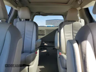 2014 Toyota Sienna XLE z VIN 5TDYK3DC7ES452163, wystawiony jako Copart lot #57534605 z przebiegiem 174 794 mil mil oraz Szkoda całkowita • Salvage title. Historia ofert i sprzedaży dostępna na DreamBid. Obrazek 10.