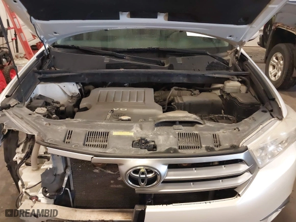 2011 Toyota Highlander with VIN 5TDBK3EHXBS069183, listed as a IAAI auction lot 41543896 with 221,490 mi miles. Bid and sale history available at carsss.com. Image 10.