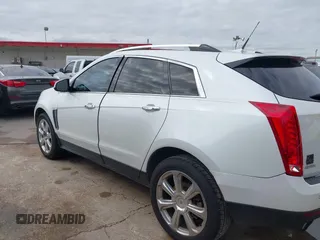 2013 Cadillac SRX Performance Collection z VIN 3GYFNDE38DS542736, wystawiony jako IAAI lot #42398648 z przebiegiem 266 059 mil mil oraz . Historia ofert i sprzedaży dostępna na DreamBid. Obrazek 14.