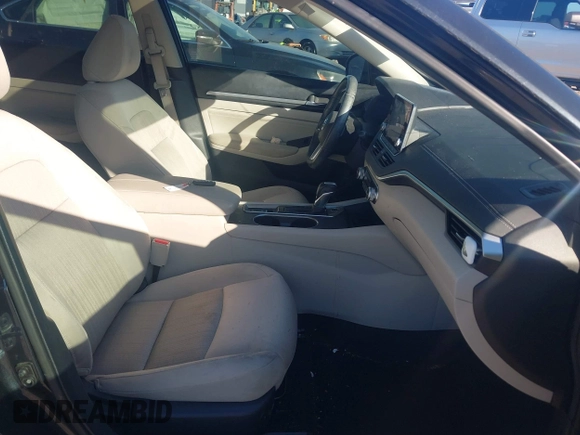 2019 Nissan Altima 2.5 SV with VIN 1N4BL4DV9KC117080, listed as a IAAI auction lot 41827686 with 84,228 mi miles. Bid and sale history available at carsss.com. Image 5.