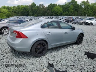 2012 Volvo S60 T6 z VIN YV1902FH8C2052544, wystawiony jako Copart lot #56853395 z przebiegiem 159 646 mil mil oraz Szkody całkowita. Historia ofert i sprzedaży dostępna na DreamBid. Obrazek 3.