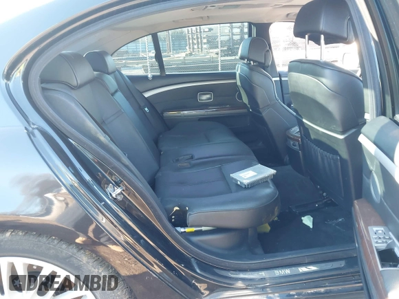2007 BMW 7 Series 750Li with VIN WBAHN83517DT65412, listed as a IAAI auction lot 41400220 with 99,965 mi miles. Bid and sale history available at carsss.com. Image 8.
