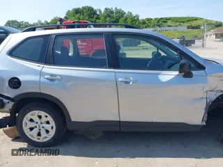 2019 Subaru Forester z VIN JF2SKACC8KH474136, wystawiony jako IAAI lot #42188719 z przebiegiem 112 262 mil mil oraz . Historia ofert i sprzedaży dostępna na DreamBid. Obrazek 18.