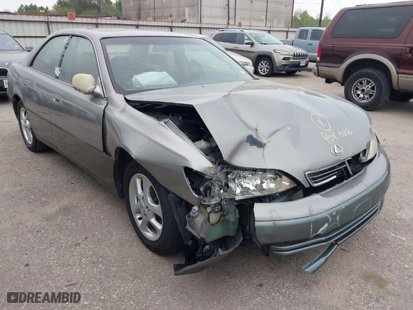 2001 Lexus ES 300 with VIN JT8BF28G210304595, listed as a IAAI auction lot 41885816 with 266,853 mi miles. Bid and sale history available at carsss.com. Image 1.