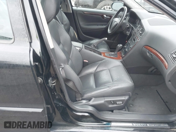 2009 Volvo S60 2.5T with VIN YV1RH592692723722, listed as a IAAI auction lot 41302600 with 126,027 mi miles. Bid and sale history available at carsss.com. Image 5.