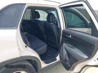 2011 Kia Sorento LX with VIN 5XYKT3A18BG125401, listed as a IAAI auction lot 42123824 with 284,660 mi miles. Bid and sale history available at carsss.com. Image 8.