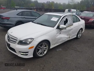 2013 Mercedes-Benz C 300 Sport z VIN WDDGF8ABXDR289262, wystawiony jako IAAI lot #42181367 z przebiegiem 130 744 mil mil oraz . Historia ofert i sprzedaży dostępna na DreamBid. Obrazek 17.