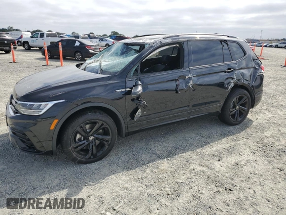 2024 Volkswagen Tiguan SE R-Line Black z VIN 3VVCB7AX8RM072281, wystawiony jako Copart lot #54356745 z przebiegiem 10 562 mil mil oraz Szkoda całkowita • Salvage title. Historia ofert i sprzedaży dostępna na DreamBid. Obrazek 1.
