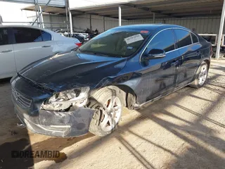 2014 Volvo S60 T5 with VIN YV1612FS2E2282675, listed as a IAAI auction lot 40797039 with 121,598 mi miles. Bid and sale history available at carsss.com. Image 2.