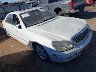 2002 Mercedes-Benz S-Class 4.3L with VIN WDBNG70J52A275068, listed as a IAAI auction lot 41570286 with 123,211 mi miles. Bid and sale history available at carsss.com. Image 1.