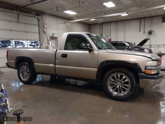 2000 Chevrolet Silverado 1500 with VIN 1GCEC14V9YE408018, listed as a IAAI auction lot 41339820 with 261,720 mi miles. Bid and sale history available at carsss.com. Image 14.