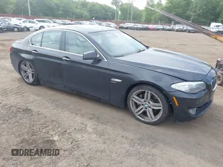 2011 BMW 5 Series 535i xDrive z VIN WBAFU7C54BC771929, wystawiony jako IAAI lot #42434719 z przebiegiem 123 801 mil mil oraz . Historia ofert i sprzedaży dostępna na DreamBid. Obrazek 1.