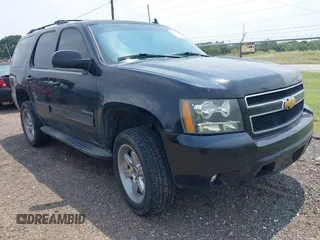 2014 Chevrolet Tahoe LT z VIN 1GNSCBE08ER193058, wystawiony jako IAAI lot #42382232 z przebiegiem 228 749 mil mil oraz . Historia ofert i sprzedaży dostępna na DreamBid. Obrazek 1.