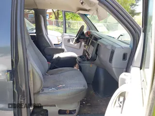 2003 Chevrolet Express Passenger with VIN 1GAHG35U631142890, listed as a IAAI auction lot 42086091 with 127,191 mi miles and . Bid and sale history available at DreamBid. Image 5.