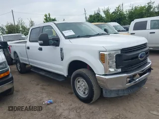 2017 Ford F-250 Lariat z VIN 1FT7W2B67HEE94270, wystawiony jako IAAI lot #42782750 z przebiegiem 219 437 mil mil oraz . Historia ofert i sprzedaży dostępna na DreamBid. Obrazek 1.