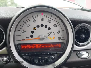 2013 MINI Clubman z VIN WMWZF3C50DT490262, wystawiony jako IAAI lot #41674033 z przebiegiem 194 622 mil mil oraz . Historia ofert i sprzedaży dostępna na DreamBid. Obrazek 7.