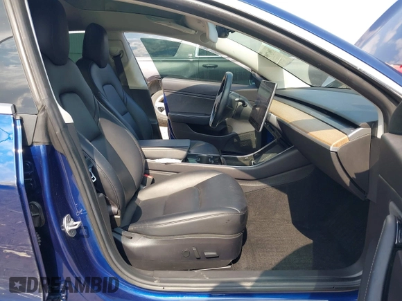 2019 Tesla Model 3 Mid Range z VIN 5YJ3E1EA8KF308947, wystawiony jako IAAI lot #39617997 z przebiegiem 70 831 mil mil oraz . Historia ofert i sprzedaży dostępna na DreamBid. Obrazek 5.