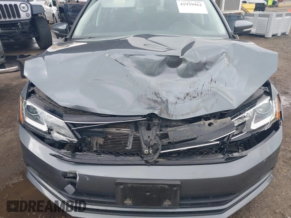 2016 Volkswagen Jetta Sedan 1.8T SEL with VIN 3VWL17AJ4GM331002, listed as a IAAI auction lot 41939962 with 40,344 mi miles. Bid and sale history available at carsss.com. Image 6.