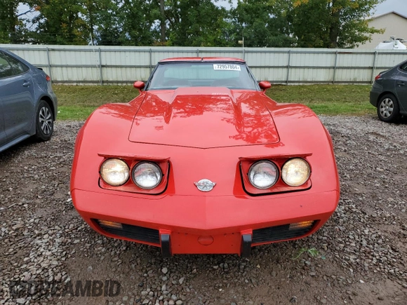 1978 Chevrolet Corvette z VIN 1Z87L8S437007, wystawiony jako Copart lot #72957804 z przebiegiem 84 491 mil mil oraz Czysty tytuł • Clean title. Historia ofert i sprzedaży dostępna na DreamBid. Obrazek 5.