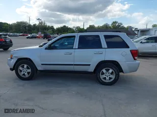 2007 Jeep Grand Cherokee Laredo with VIN 1J8GS48K17C507013, listed as a IAAI auction lot 41702347 with 178,119 mi miles. Bid and sale history available at carsss.com. Image 14.