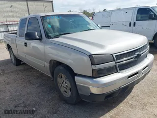 2006 Chevrolet Silverado 1500 LT1 with VIN 1GCEC19V96Z172386, listed as a IAAI auction lot 41496668 with 365,832 mi miles. Bid and sale history available at carsss.com. Image 1.