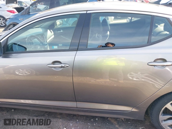2015 Kia Optima SX Turbo with VIN 5XXGR4A62FG404441, listed as a IAAI auction lot 41662646 with 185,977 mi miles. Bid and sale history available at carsss.com. Image 14.