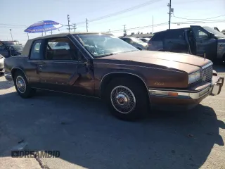 1988 Cadillac Eldorado z VIN 1G6EL115XJU611177, wystawiony jako Copart lot #46526855 z przebiegiem 122 780 mil mil oraz Szkody całkowita. Historia ofert i sprzedaży dostępna na DreamBid. Obrazek 4.
