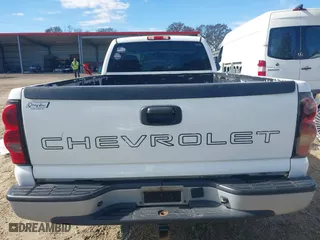 2006 Chevrolet Silverado 1500 Work Truck with VIN 1GCEC14V16E144581, listed as a IAAI auction lot 41368021 with 268,321 mi miles. Bid and sale history available at carsss.com. Image 16.