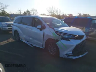 2023 Toyota Sienna XLE with VIN 5TDJRKEC9PS176268, listed as a IAAI auction lot 40444209 with 63,807 mi miles. Bid and sale history available at carsss.com. Image 1.