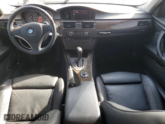 2011 BMW 3 Series 328i z VIN WBAKE5C55BE429684, wystawiony jako Copart lot #49988935 z przebiegiem 108 842 mil mil oraz Szkoda całkowita • Salvage title. Historia ofert i sprzedaży dostępna na DreamBid. Obrazek 8.