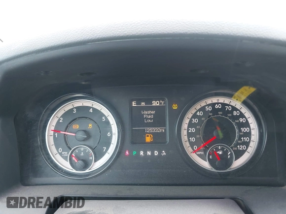 2018 Ram 1500 Express z VIN 1C6RR7KT4JS147562, wystawiony jako IAAI lot #42129188 z przebiegiem 125 332 mil mil oraz . Historia ofert i sprzedaży dostępna na DreamBid. Obrazek 7.