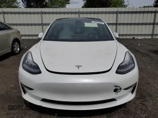 2019 Tesla Model 3 Mid Range z VIN 5YJ3E1EA2KF486532, wystawiony jako Copart lot #58082635 z przebiegiem 51 920 mil mil oraz Tytuł czysty. Historia ofert i sprzedaży dostępna na DreamBid. Obrazek 5.