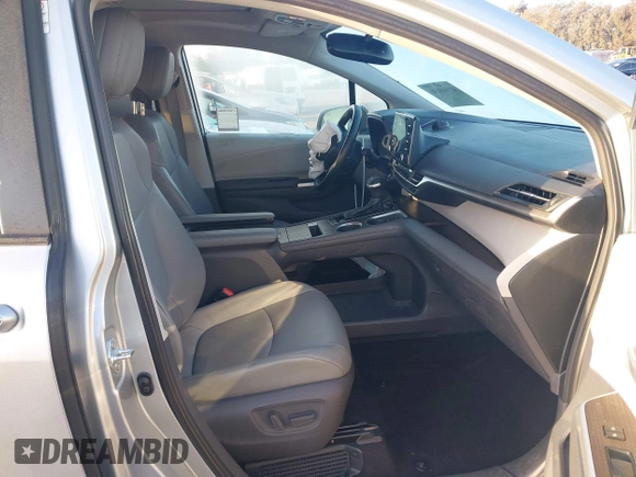 2021 Toyota Sienna XLE with VIN 5TDYRKEC2MS074448, listed as a IAAI auction lot 41946030 with 122,509 mi miles and . Bid and sale history available at DreamBid. Image 5.