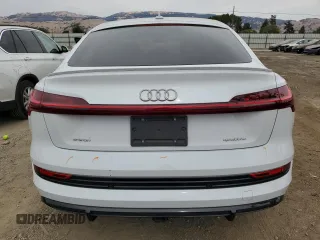 2023 Audi e-tron Sportback S line Premium z VIN WA11AAGEXPB004395, wystawiony jako Copart lot #68947554 z przebiegiem 19 852 mil mil oraz Szkoda całkowita • Salvage title. Historia ofert i sprzedaży dostępna na DreamBid. Obrazek 6.
