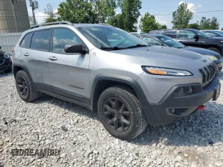 2016 Jeep Cherokee Trailhawk with VIN 1C4PJMBS4GW353088, listed as a Copart auction lot 62275145 with 129,758 mi miles and Clean title. Bid and sale history available at DreamBid. Image 4.