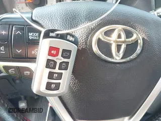 2015 Toyota Sienna SE с VIN 5TDXK3DC8FS665488, выставлен на аукционе IAAI как лот 42398692 с пробегом 110 446 миль миль и . История ставок и продаж доступна на DreamBid. Изображение 11.