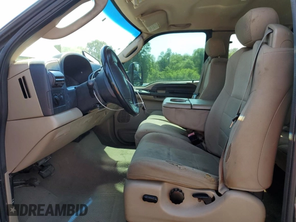 2006 Ford F-250 XL z VIN 1FTSX21PX6EA04242, wystawiony jako Copart lot #59104995 z przebiegiem 157 947 mil mil oraz Czysty tytuł • Clean title. Historia ofert i sprzedaży dostępna na DreamBid. Obrazek 7.
