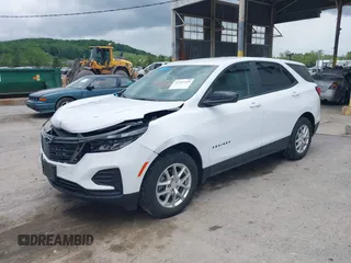 2023 Chevrolet Equinox LS z VIN 3GNAXHEG2PL258285, wystawiony jako IAAI lot #42341418 z przebiegiem 5 360 mil mil oraz . Historia ofert i sprzedaży dostępna na DreamBid. Obrazek 2.