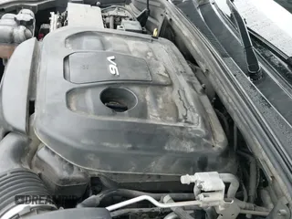 2018 Jeep Grand Cherokee Trailhawk z VIN 1C4RJFLG6JC320763, wystawiony jako IAAI lot #41871683 z przebiegiem 115 417 mil mil oraz . Historia ofert i sprzedaży dostępna na DreamBid. Obrazek 19.