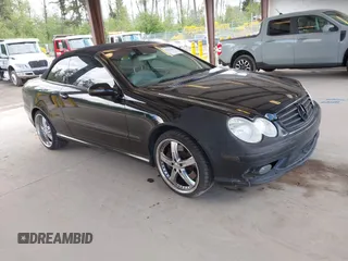 2005 Mercedes-Benz CLK 500 with VIN WDBTK75J55F139609, listed as a IAAI auction lot 42232645 with 136,367 mi miles and . Bid and sale history available at DreamBid. Image 1.