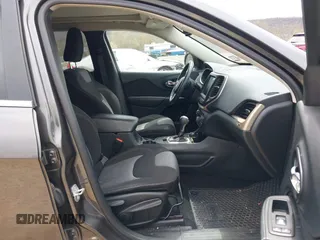 2014 Jeep Cherokee Latitude with VIN 1C4PJMCS5EW201459, listed as a IAAI auction lot 42092653 with 147,430 mi miles. Bid and sale history available at carsss.com. Image 5.