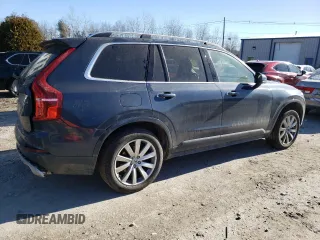 2018 Volvo XC90 Momentum z VIN YV4A22PK8J1323979, wystawiony jako Copart lot #42544374 z przebiegiem 79 187 mil mil oraz Szkody całkowita. Historia ofert i sprzedaży dostępna na DreamBid. Obrazek 3.