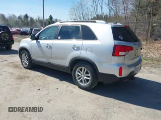 2014 Kia Sorento LX with VIN 5XYKTCA66EG506003, listed as a IAAI auction lot 42155293 with 178,956 mi miles. Bid and sale history available at carsss.com. Image 3.