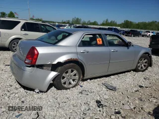 2006 Chrysler 300 z VIN 2C3KA53G26H469479, wystawiony jako Copart lot #57260885 z przebiegiem Nie podano mil oraz Czysty tytuł • Clean title. Historia ofert i sprzedaży dostępna na DreamBid. Obrazek 3.