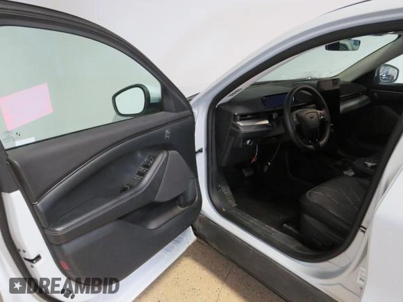 2022 Ford Mustang Mach-E Select z VIN 3FMTK1SS2NMA18639, wystawiony jako Copart lot #58605435 z przebiegiem 8 454 mil mil oraz Szkoda całkowita • Salvage title. Historia ofert i sprzedaży dostępna na DreamBid. Obrazek 9.