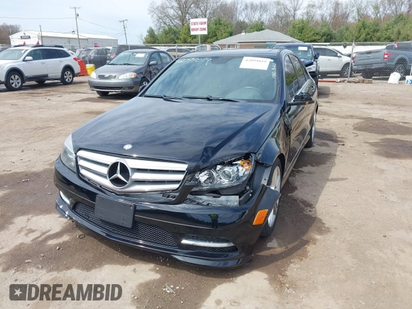 2011 Mercedes-Benz C 300 Sport z VIN WDDGF8BB0BR187349, wystawiony jako IAAI lot #42099019 z przebiegiem 152 338 mil mil oraz . Historia ofert i sprzedaży dostępna na DreamBid. Obrazek 17.