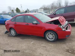 2009 Ford Focus SE z VIN 1FAHP35N69W197700, wystawiony jako IAAI lot #41834668 z przebiegiem 176 623 mil mil oraz . Historia ofert i sprzedaży dostępna na DreamBid. Obrazek 14.