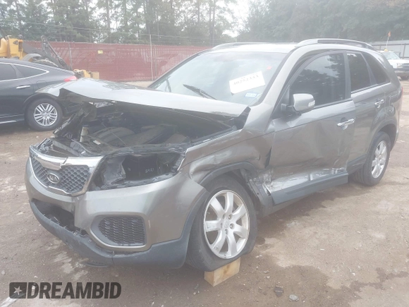2011 Kia Sorento LX with VIN 5XYKT4A22BG149224, listed as a IAAI auction lot 40252333 with 183,619 mi miles. Bid and sale history available at carsss.com. Image 2.